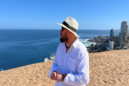 Aunque pasen los días: Alex Sanhueza presenta el primer adelanto de su segundo LP.