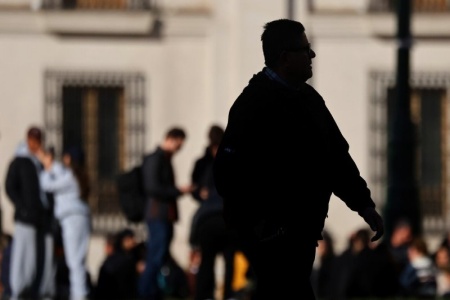 Los nuevos códigos del éxito en Chile: Estabilidad económica antes que matrimonio o hijos.
