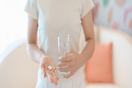 ¿Ibuprofeno o Paracetamol para la caña? 5 errores con medicamentos que deberías evitar en Fiestas Patrias.