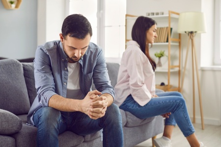 ¿Por qué cada vez más parejas deciden separarse después de 20 años juntos? Psicóloga explica las razones.