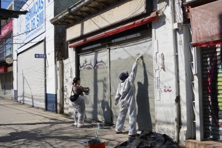 Villa Alemana inicia proyecto de pintado de locales comerciales del centro con alta participación de voluntarios.