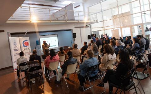 Villa Alemana fortalece el emprendimiento local con seminario sobre turismo sustentable.