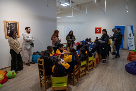 Artequin Viña del Mar llega a Quilpué con dos exposiciones que invitan a entrar, tocar y conversar sobre el arte.