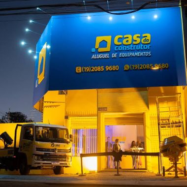 Gigante brasileña del arriendo de maquinaria aterriza en Chile y pone a Valparaíso en su plan de expansión.