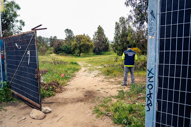 Municipalidad de Quilpué fiscaliza más de 100 sitios eriazos como parte de plan preventivo ante incendios forestales.