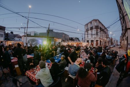 El FIFV te invita a cerrar su XVII edición en las calles de Valparaíso con premios, performance, música y encuentros en Barrio Favero.