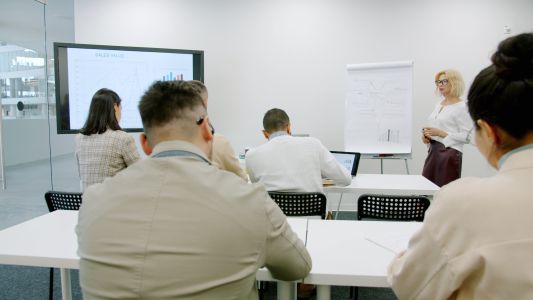 Frente a alza del desempleo y brecha de habilidades: Llaman a empresas aprovechar los recursos SENCE antes de fin de año.