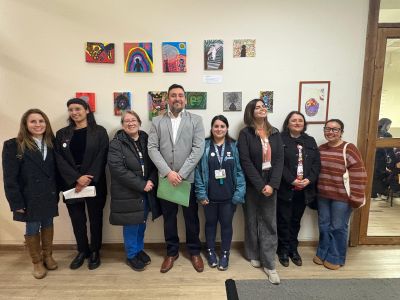 Hospital de Día de Quilpué conmemoró el Día Mundial de la Salud Mental conemotiva exposición artística de sus pacientes.