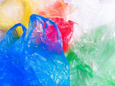 Las bolsas plásticas podrían volver a los supermercados: proyecto de ley ya aprobado por el Senado llega a la Cámara.
